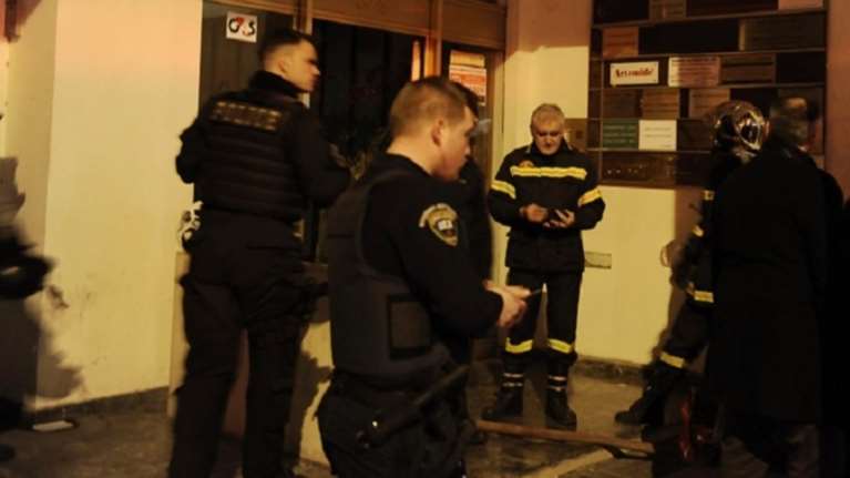 Επιχείρησαν να κάψουν την καφετέρια  και τους αστυνομικούς