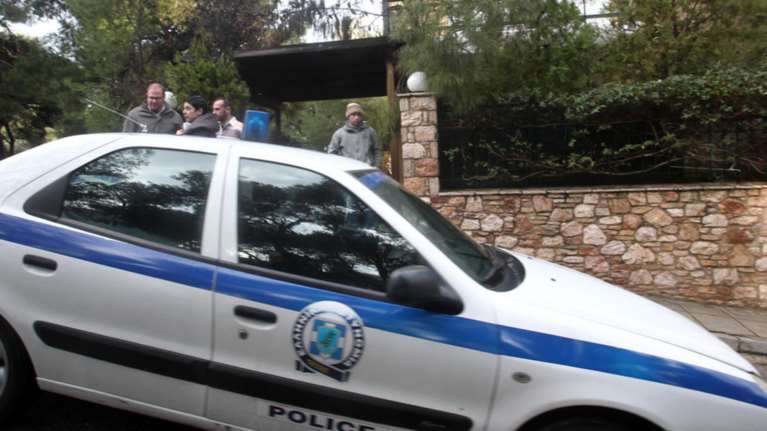 Έκαναν και πλαστογραφία για να αρπάξουν την περιουσία του 86χρονου