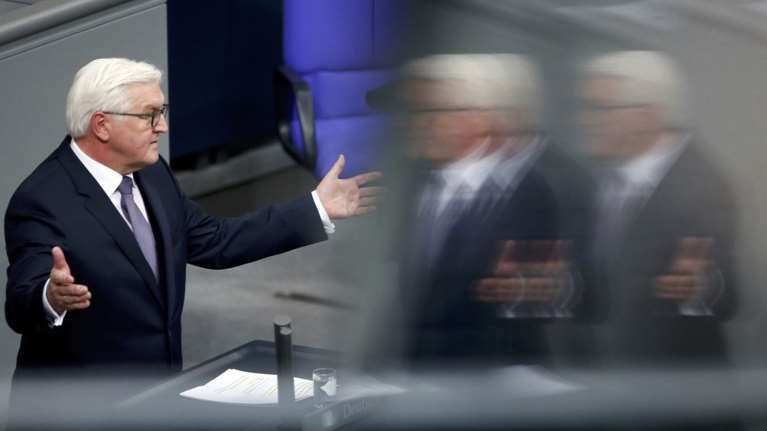 Η συγκινητική ιστορία του νέου γερμανού προέδρου, πως έσωσε τη γυναίκα του