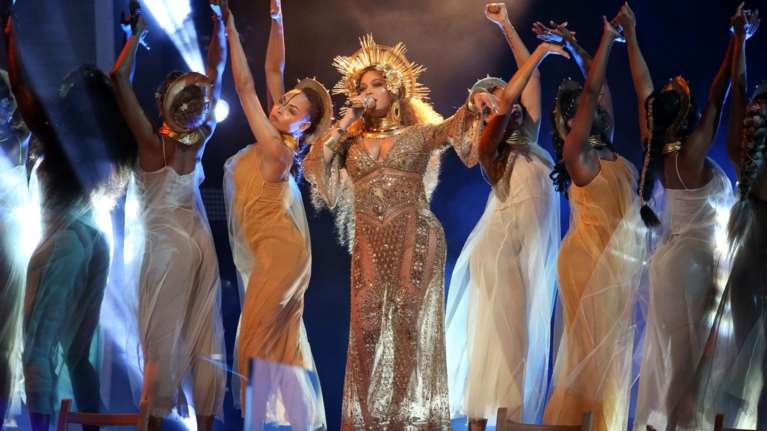 Eγκυος, επί σκηνής η Μπιγιονσέ σε ένα μοναδικό σόου [Βίντεο-Εικόνες]