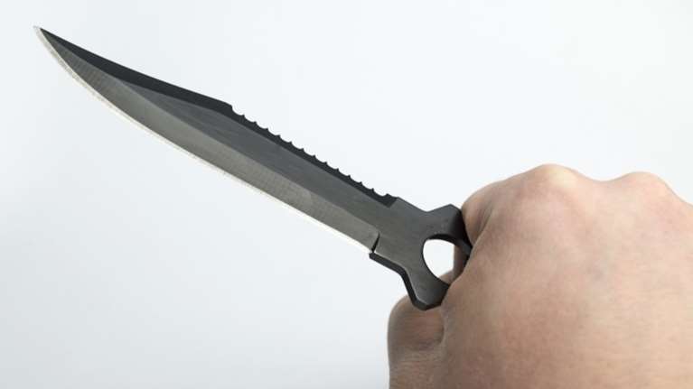 Βγήκαν τα μαχαίρια σε καβγά αλλοδαπών με αποτέλεσμα ένα νεκρό