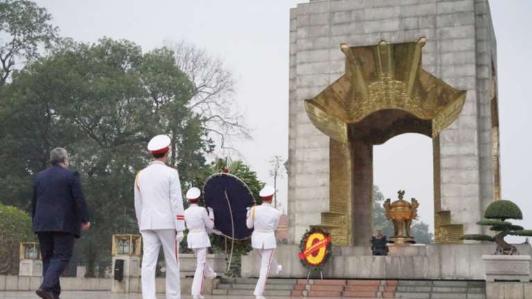Ο Κοτζιάς ζει δυο μέρες το «όνειρο ζωής» του στο Βιετνάμ   - φωτό  -