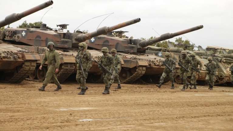 Welt: Παρά την κρίση υπάρχουν δαπάνες για τανκς στην Ελλάδα