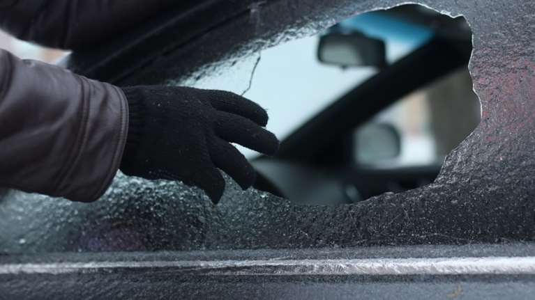 «Ρήμαξαν» πάνω από 90 αυτοκίνητα στα νότια προάστια