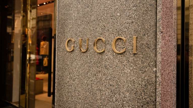Διαψεύδει ο Gucci εφημερίδα για προσφορά χρημάτων στην Αθήνα