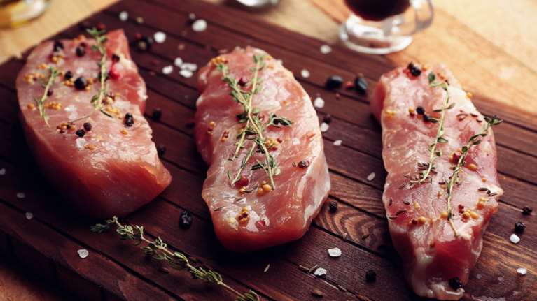 Το χειρότερο λάθος που κάνουμε στο ψήσιμο της μπριζόλας- Τι λέει ο Bourdain