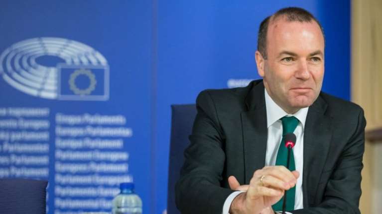 Βέμπερ: Να μην αποφασίζει ο Τραμπ για το μέλλον της Ελλάδας