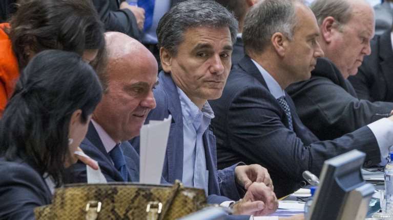 Ξινά τα σταφύλια της παράτασης, πικρό το ποτήρι της συμφωνίας