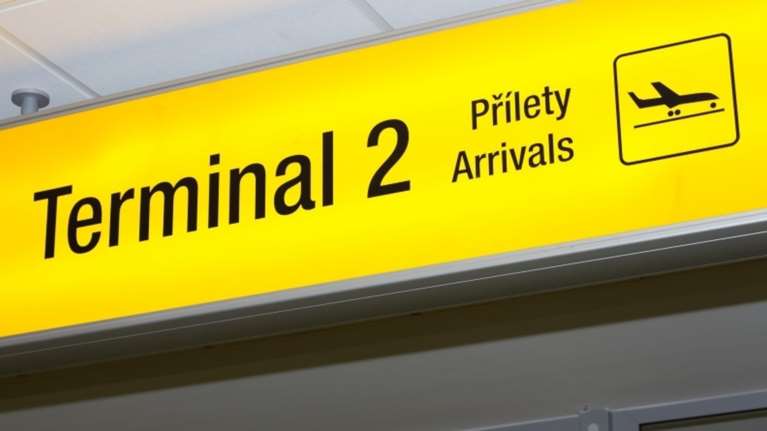 Άνοιξε το αεροδρόμιο της Πράγας που είχε κλείσει λόγω απειλής