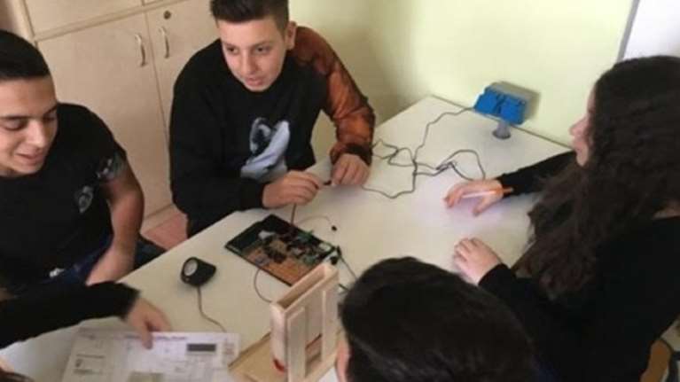 Παππού τα χάπια σου! το γκάτζετ που επινόησαν έφηβοι μαθητές στη Ρόδο