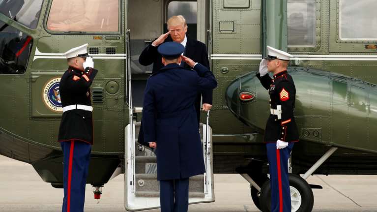 «Πυροβολώντας τον αγγελιοφόρο» - Ο πόλεμος του Τραμπ στα ΜΜΕ