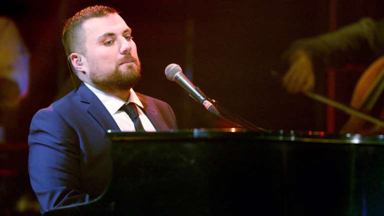 Θέμης Καραμουρατίδης: Ένα γενναίο κείμενο για το ρατσισμό της χοντροφοβίας