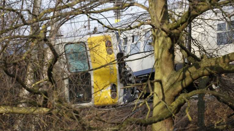 Ενας νεκρός και 25 τραυματίες σε εκτροχιασμό τρένου κοντά στις Βρυξέλλες