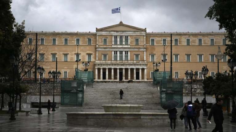 Guardian: Από το κακό στο χειρότερο τα πράγματα για την Ελλάδα