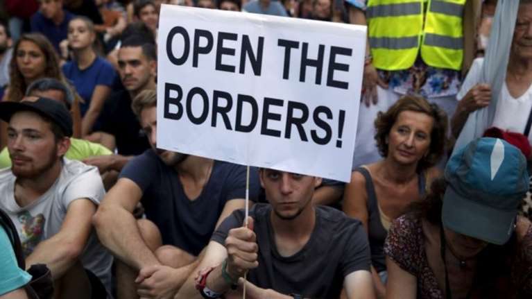 Βαρκελώνη: Χιλιάδες διαδηλωτές ζητούν περισσότερους πρόσφυγες