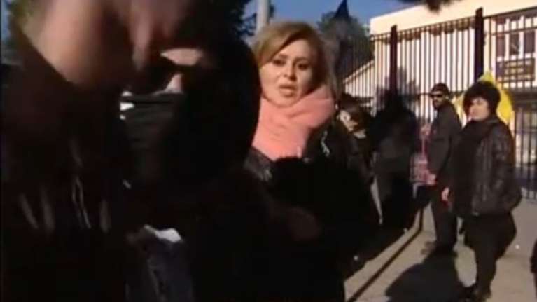 Βιαιοπραγίες ακροδεξιών κατά δημοσιογράφου του ΣΚΑΪ στο Ωραιόκαστρο