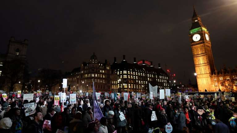 Χιλιάδες Λονδρέζοι διαδηλώνουν κατά της επίσκεψης Τραμπ στη χώρα