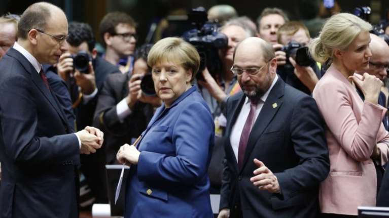 Mάχη στήθος με στήθος Μέρκελ - Σουλτς για την καγκελαρία