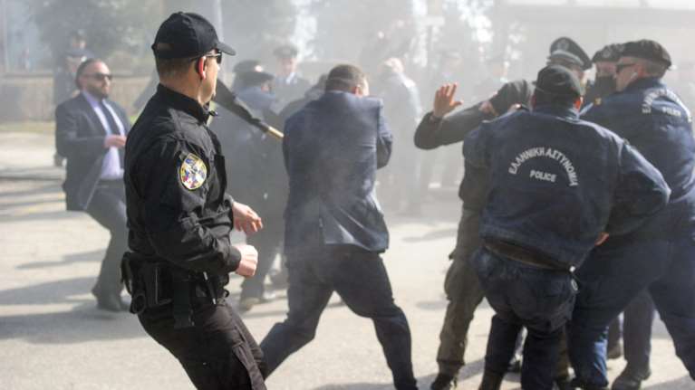 Επεισόδια στα Ιωάννινα μεταξύ αντιεξουσιαστών και αστυνομικών ((ΦΩΤΟ)