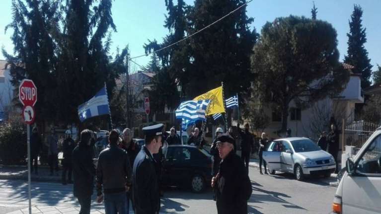 Ακροδεξιοί έκλεισαν το δημαρχείο Ωραιοκάστρου