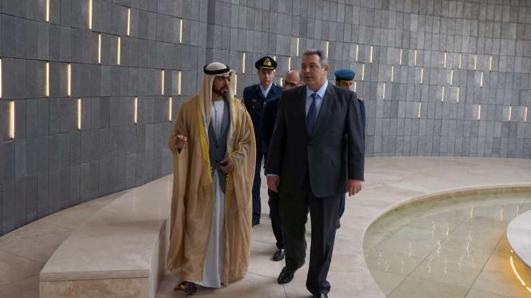 Ο Καμμένος ψάχνει επενδυτές για τα ακίνητα του Υπ.'Αμυνας στο Αμπού Ντάμπι