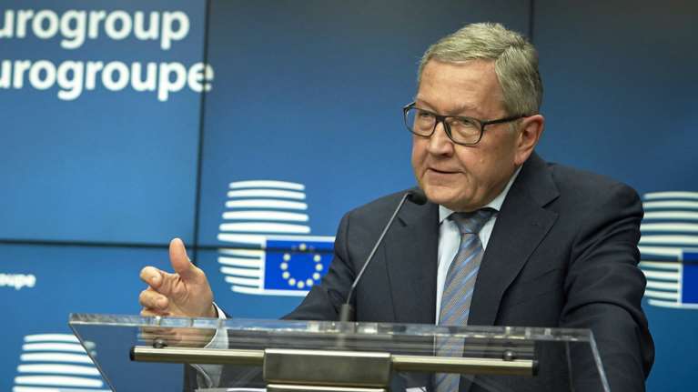 Ρέγκλινγκ: Η Ελλάδα θα βγει στις αγορές στα μέσα του 2018