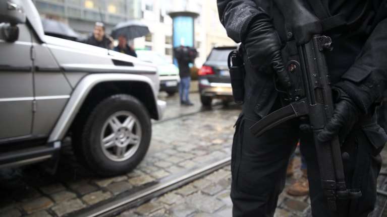 Συναγερμός στη Γερμανία: Αναφορές για εισβολή ενόπλου σε σχολείο