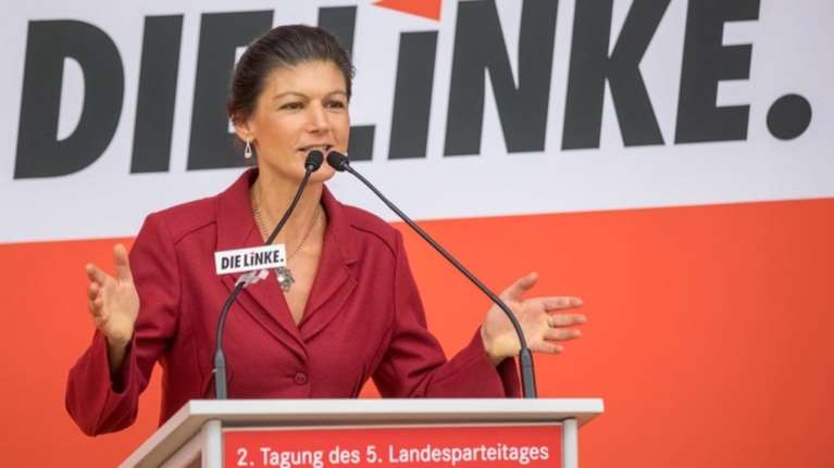 Η &quot;κόκκινη Σάρα&quot; της γερμανικής Αριστεράς θέλει Grexit