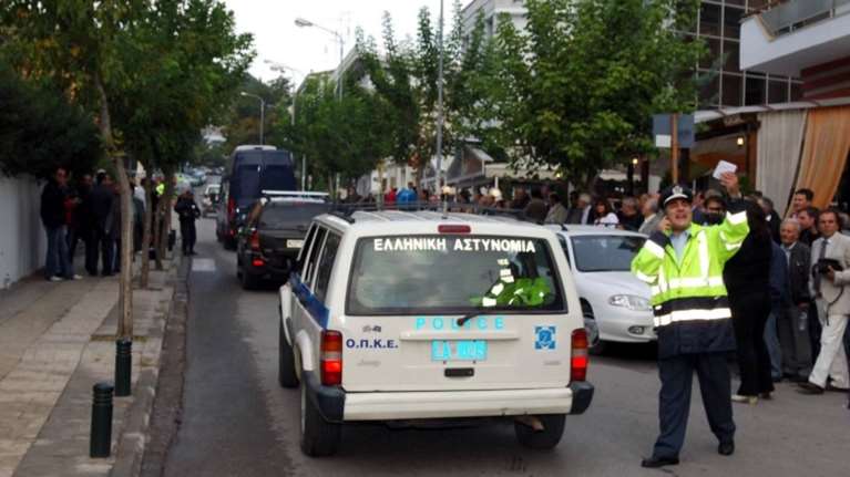 Συνελήφθη 40χρονος που πυροβολούσε από το μπαλκόνι του