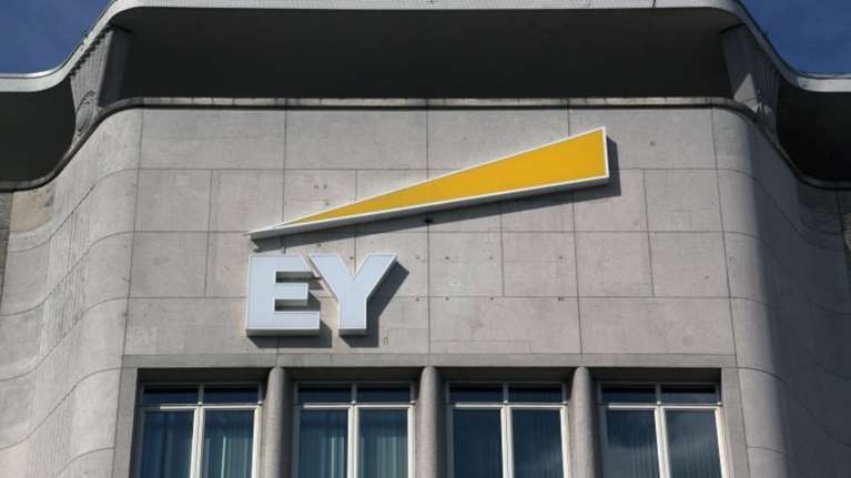 Έβγαλαν εκατομμύρια οι ελεγκτές από τη διάσωση των τραπεζών