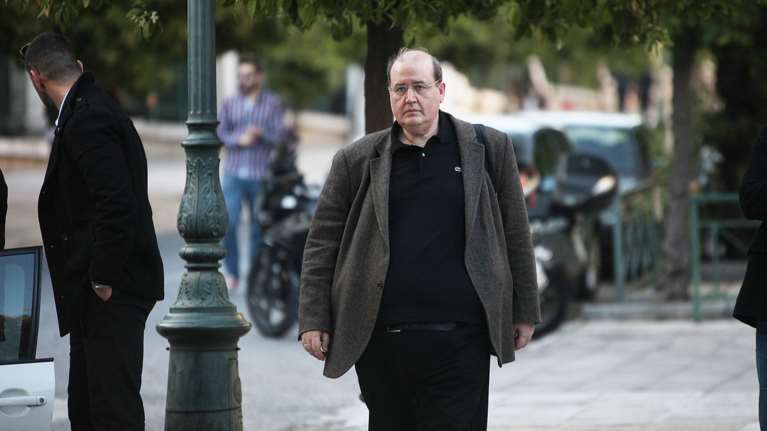 Νέες «ρουκέτες» Φίλη για διαπραγμάτευση και εξοπλιστικά