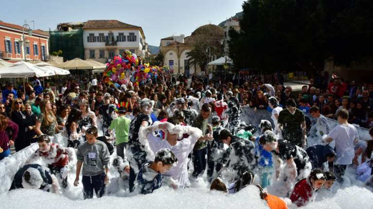 Γιαουρτομαχίες και κυνήγι κρυμμένου θησαυρού στο Ναύπλιο