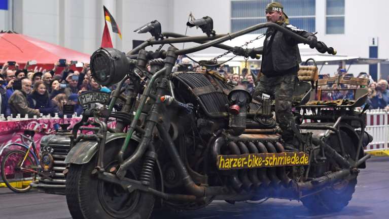 Tank bike: Μια διαφορετική μοτοσυκλέτα φτιαγμένη από... τεθωρακισμένα