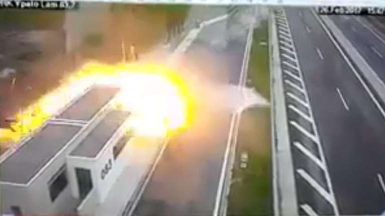 Πόρσε σκόρπισε τον θάνατο στην Αθηνών Λαμίας, τέσσερις νεκροί