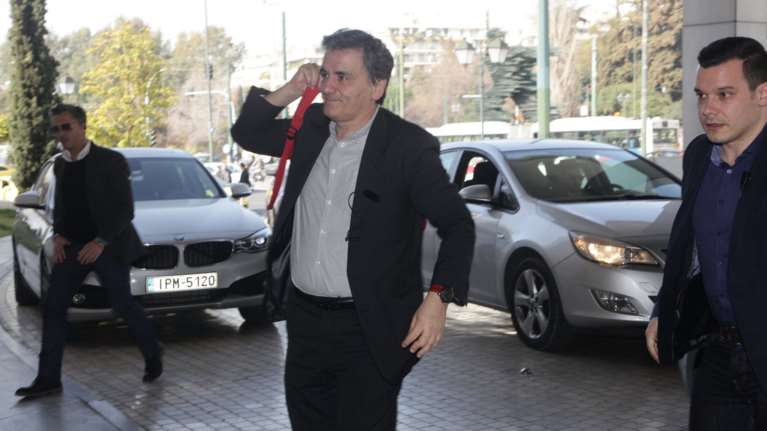 Συνεχίζονται οι συνομιλίες με τους Θεσμούς στο Χίλτον