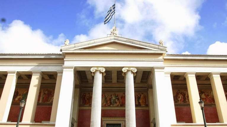 Αυξάνονται οι «αιώνιοι» φοιτητές, μεταναστεύουν οι πτυχιούχοι