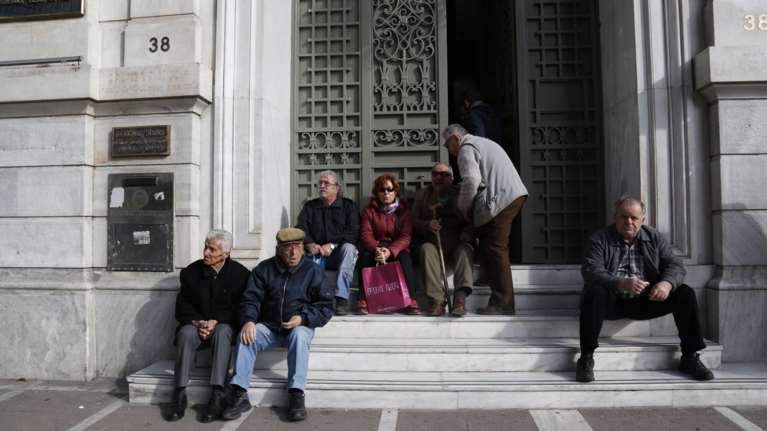 Αναδρομικές περικοπές από 50 € το μήνα σε συντάξεις με εγκύκλιο του ΕΦΚΑ