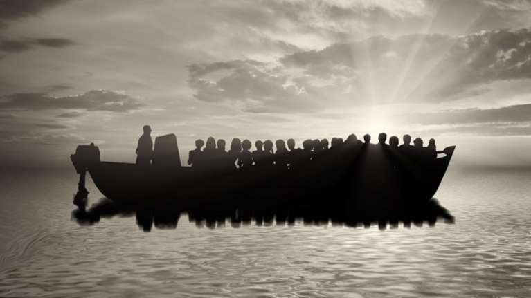 Τούρκοι δουλέμποροι στοιβάζουν ξανά πρόσφυγες σε ιστιοφόρα