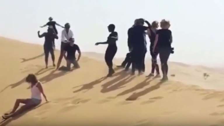 Ροντ Στιούαρτ: Σάλος με βίντεο όπου μιμείται αποκεφαλισμό του ISIS