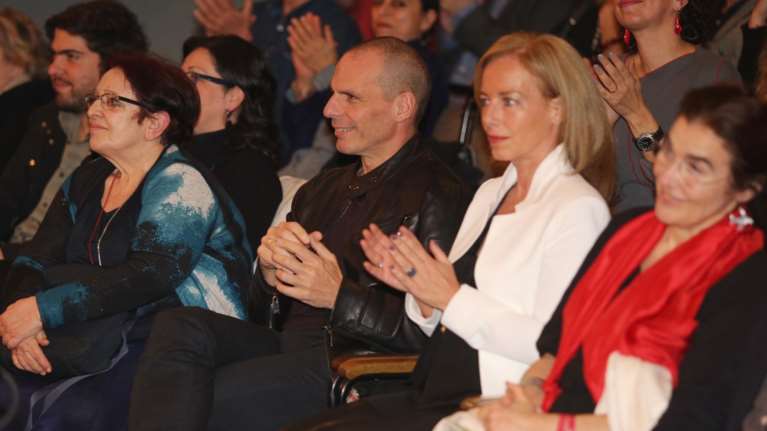 Κοσμοσυρροή στον Κραουνάκη από τα...παιδιά της εξουσίας!