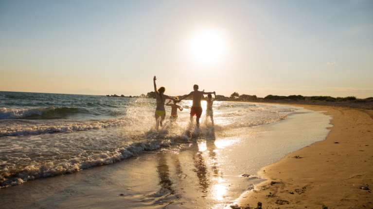 Telegraph:Αυτές είναι οι 2 κορυφαίες οικογενειακές παραλίες στη Ελλάδα