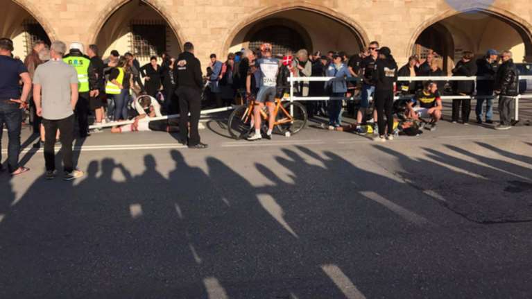 Σοβαρό τροχαίο με ποδηλάτες και μοτοσικλέτα της Αστυνομίας (ΦΩΤΟ)