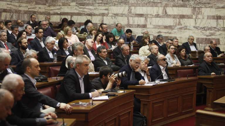Εργασιακό μεσαίωνα καταγγέλλουν 39 βουλευτές του ΣΥΡΙΖΑ