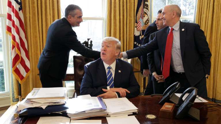 Νέα ταξιδιωτική απαγόρευση ετοιμάζεται να υπογράψει ο Τραμπ