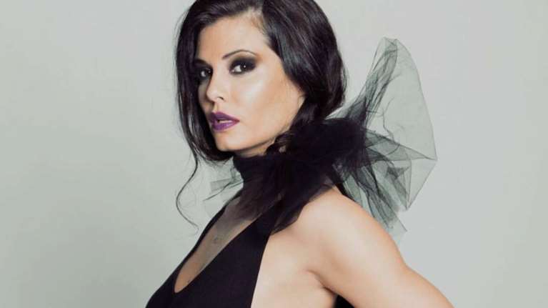 Μαρία Κορινθίου: Η αισθησιακή φωτογραφία της με μαύρο κορμάκι