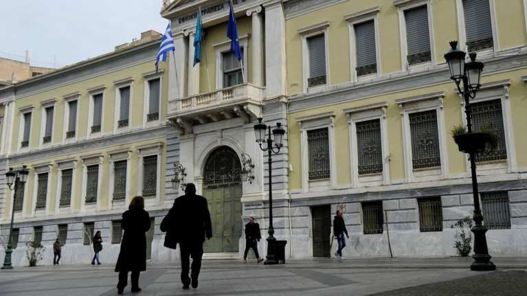 Moody's:  Σε νέο κίνδυνο οι τράπεζες αν δεν κλείσει η αξιολόγηση