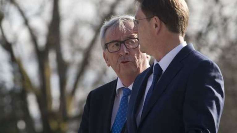 Η ερώτηση Γιούνκερ που τρέλανε τον Σλοβένο πρωθυπουργό  video