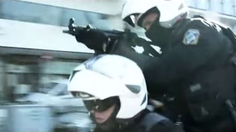 Συμπλοκή αστυνομικών με τους ληστές χρηματοκιβωτίων στα Λιόσια