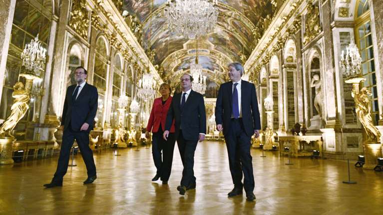 Bloomberg: O «θάνατος» της ευρωζώνης, τα 3+3 σενάρια για την επόμενη μέρα