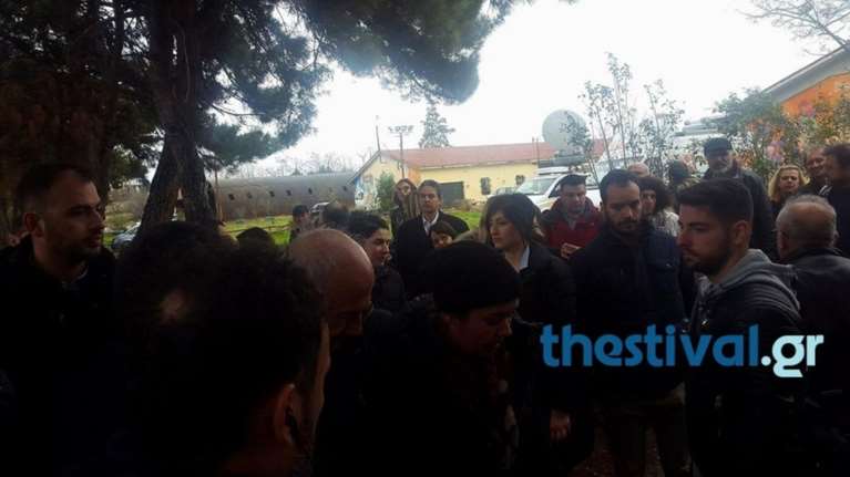 Διαμαρτυρία γυναίκας σε Τσίπρα: «Μπορείς να ζήσεις με 400 ευρώ;»